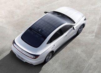 Arabanın güneş enerjili tavanı yılda bedava 1300 kilometre veriyor