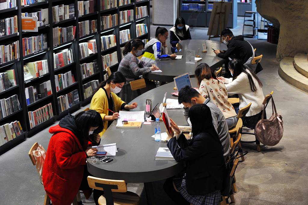 Çinlilerin yüzde 80’i cepten kitap okuyormuş