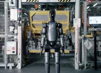 İnsansı işçi robotlar çalışmaya başladı